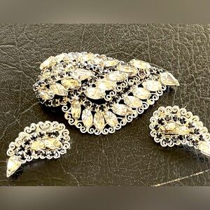 ‘HOBE vintage rhinestone set